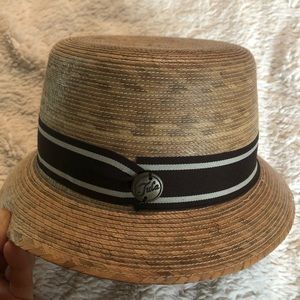 Never worn! Women’s Tula hat, Size 7. Brown band